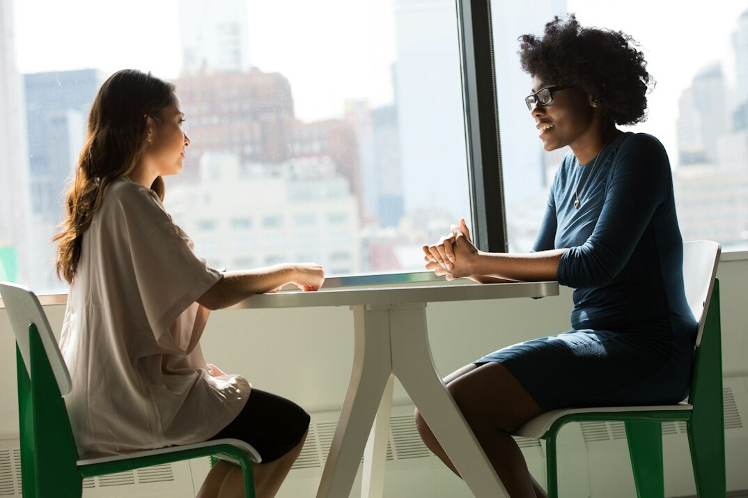 leader mentoring employee